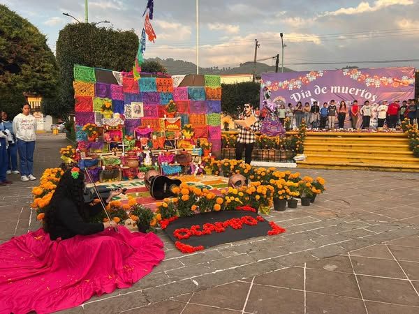Tradicional Día de Muertos en la Plaza Cívica